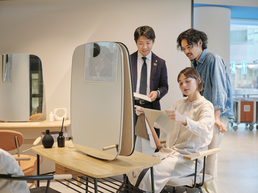 製品を見て・触って比較する